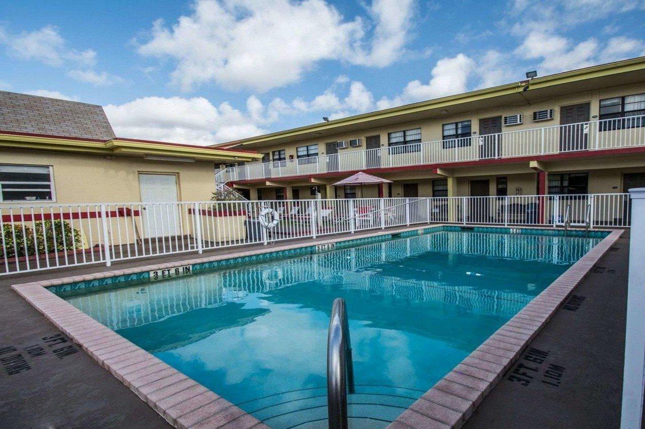 Fort Lauderdale Gardens Inn & Suites Ft Lauderdale International Airport Hollywood Exterior photo